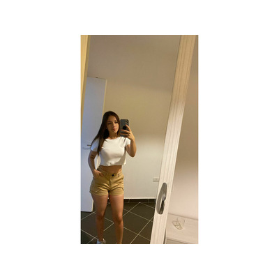 CARIÑOSA, RISUEÑA Y ENCANTADORA JOVENCITA