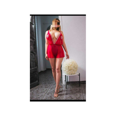 SENSUAL MUJER DE HERMOSAS CURVAS