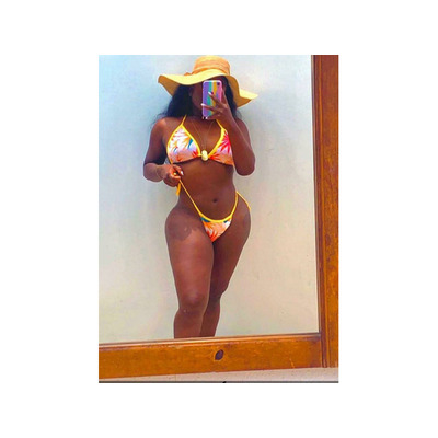 MIS PIES SE ENCARGARAN DE TU POLLA DURA