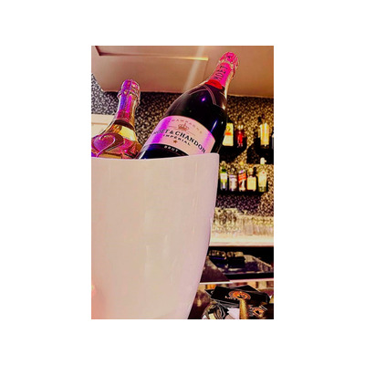 PLAZAS DISPONIBLES SE NECESITAN CHICAS