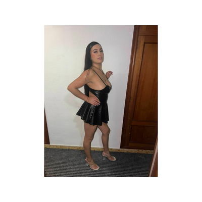 UNA CHICA TRAVIESA Y CON GANAS DE CALOR