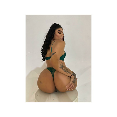 QUIERO SENTIR TU CUERPO JUNTO AL MIO