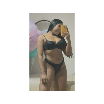 ENCANTADA DE MONTARME EN TU POLLA