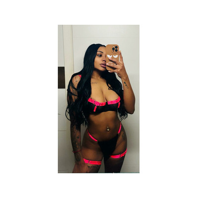 UNA MULATA MUY CALIENTE.