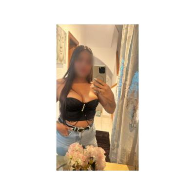 NIÑATA CON TETAS NATURALES