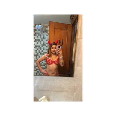 Linda jovencita deseando conocerte