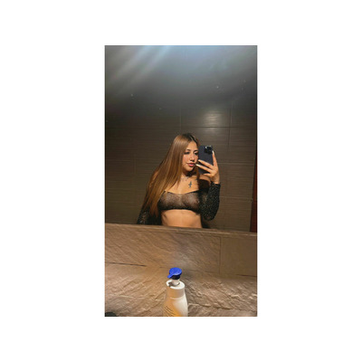 Mia una jovencita divertida cañera