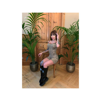 CHICA CALIENTE VEN Y DISFRUTA