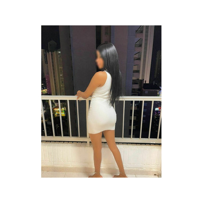 MULATA GUAPA, IMPLICADA Y TRAVIESA