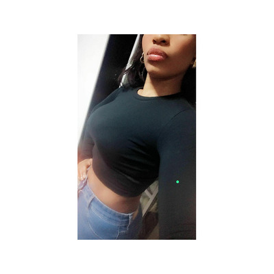 MORENAZA MUY CACHONDA CON COÑO MUY ROSADO