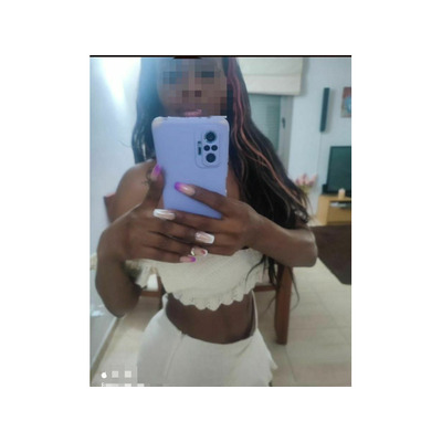 MORENAZA MUY CACHONDA CON COÑO MUY ROSADO