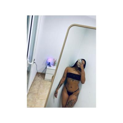 LATINA CARIÑOSA Y COMPLACIENTE