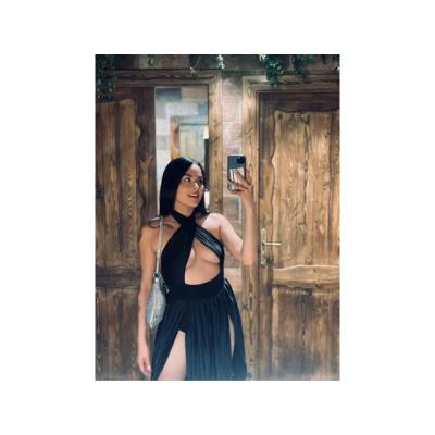 DULCE, ATENTA Y HERMOSA.