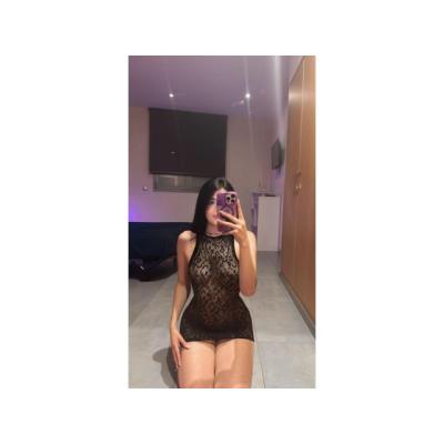 Latina guapa y cariñosa