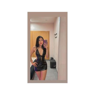 Latina guapa y cariñosa