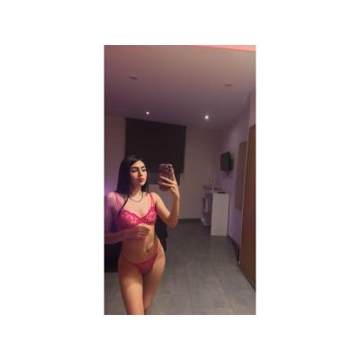 Latina guapa y cariñosa