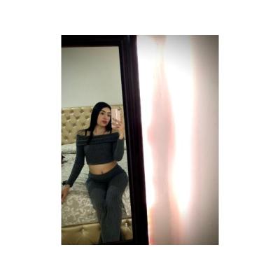 Latina guapa y cariñosa