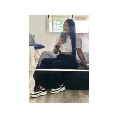 JOVENCITA JUGUETONA Y COMPLACIENTE 