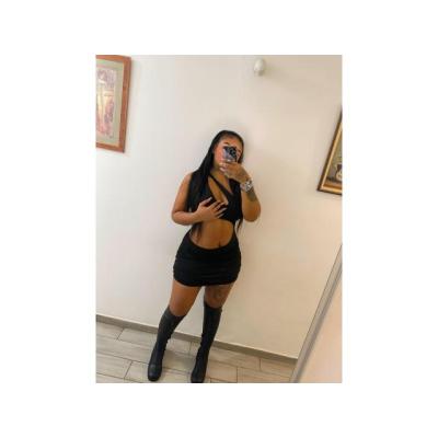 JOVEN LATINA ATREVIDA Y SEXY