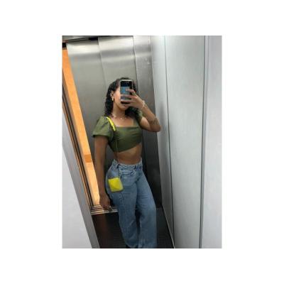 UNA FLAQUITA IMPLICADA FIESTERA