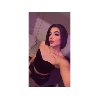 UNA TRANS JUGUETONA Y MUY LECHERA//SALIDAS