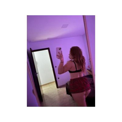 JOVENCITA CON BUENAS CURVAS