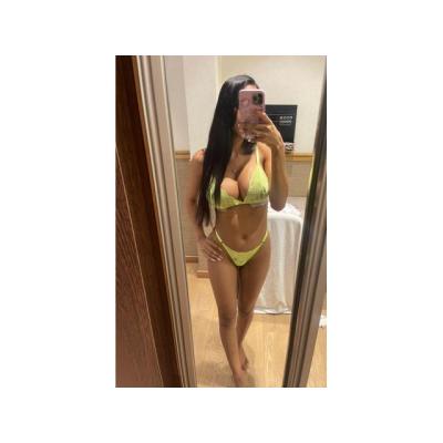 JOVENCITA MORENA ATREVIDA CON GANAS DE JUGAR