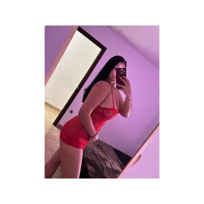 JOVENCITA DIVERTIDA Y COMPLACIENTE