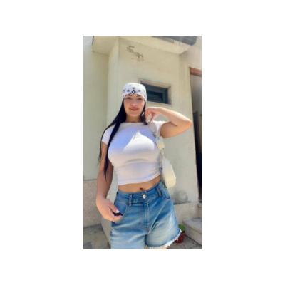 Jovencita encantadora, fiestera y fogosa.