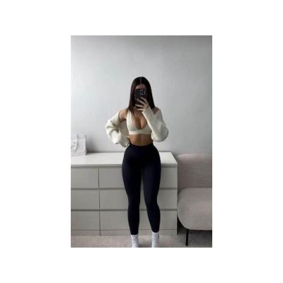 MIS PIES FOLLARAN TU POLLA DURA LECHOSA