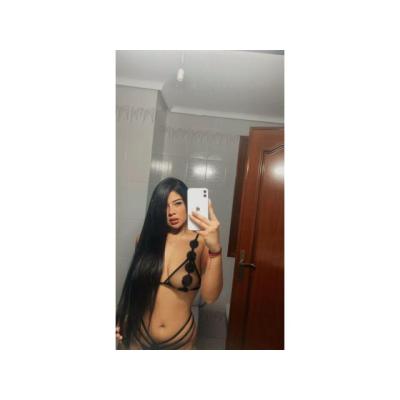 LATINA SEDUCTORA Y CARIÑOSA