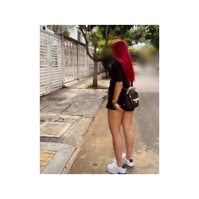 JOVEN COLOMBIANA DISPONIBLE