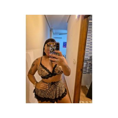 1## ALICIA ES UNA CHICA COLOMBIANA GUARRA