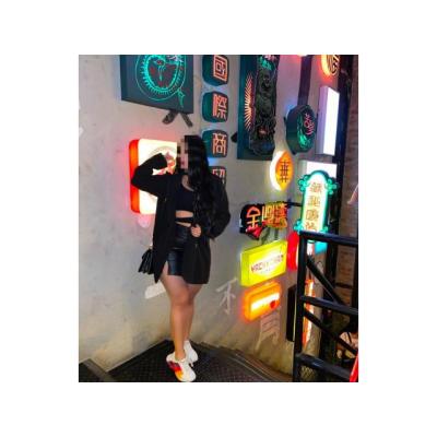 CACHONDITA ESPERANDO POR TI. . .