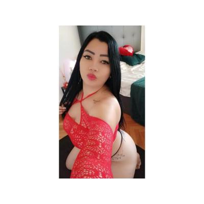 AMOROSA Y COMPLACIENTE PARA TI. . . .