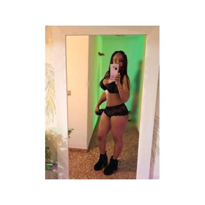 FLACA LINDA SEXY ATRACTIVA TIERNA HERMOSA