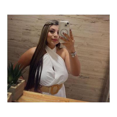 HERMOSA RUBIA ESPERA POR TI. . . .