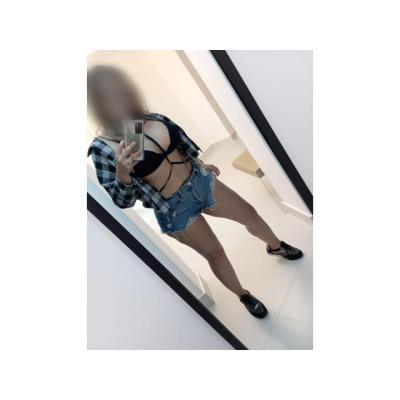 ALEXA RUBIA SIMPATICA Y CARIÑOSA