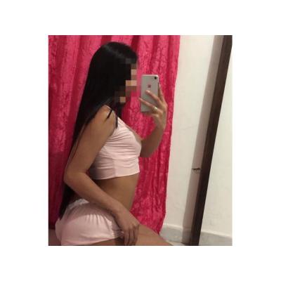 LATINA HERMOSA Y COMPLACIENTE / SALIDAS