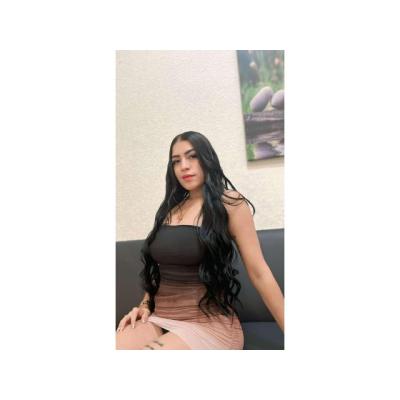 ARDIENTE JOVENCITA CON UN CUERPO DE DIOSA