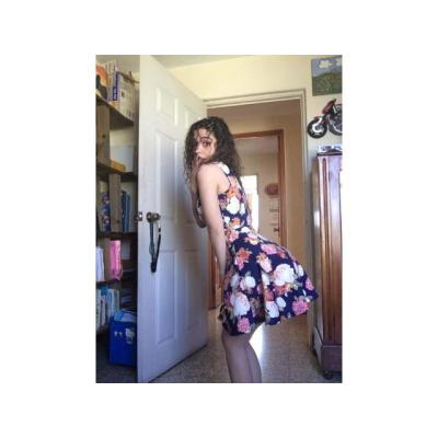 morena con ganas de que te diviertas