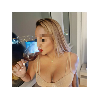 . . . **RUBIA CALIENTICA NINFOMANA