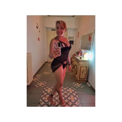 Milf fiestera adicta a la leche