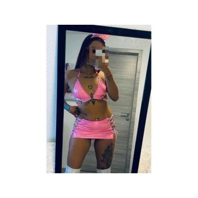 VARIAS CHICAS EXOTICAS. . . SALIDAS