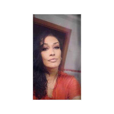 MADURITA EXTROVERTIDA Y MUY FIESTERA.