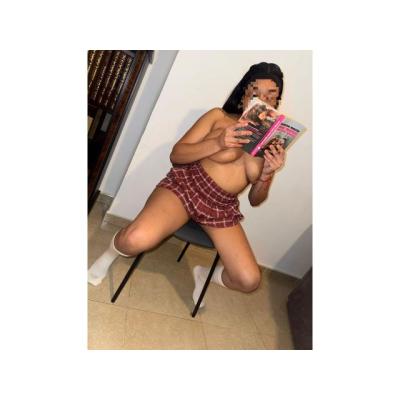 Sofia linda morenaza colombiana jovencita