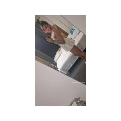 RUBIA CON EL COÑO AMPLIO