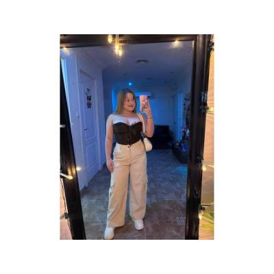 RUBIA  JOVENCITACON CURVAS ARDIENTES