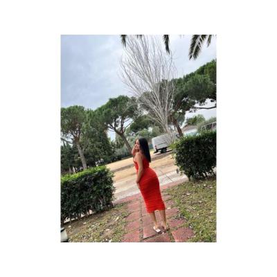 SARA, NIñATA LATINA ATRACTIVA