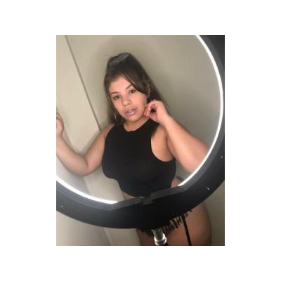 NINFOMANA EN LA CAMA CON UN SEXO ORAL